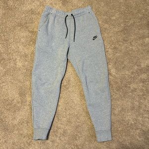 Men’s Nike Sportswear Tech fleece size medium